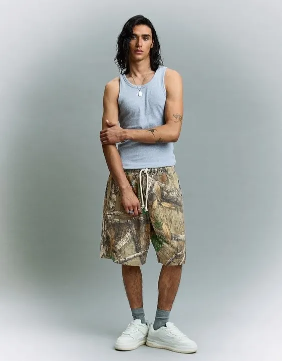 Шорты-бермуды свободного кроя с принтом