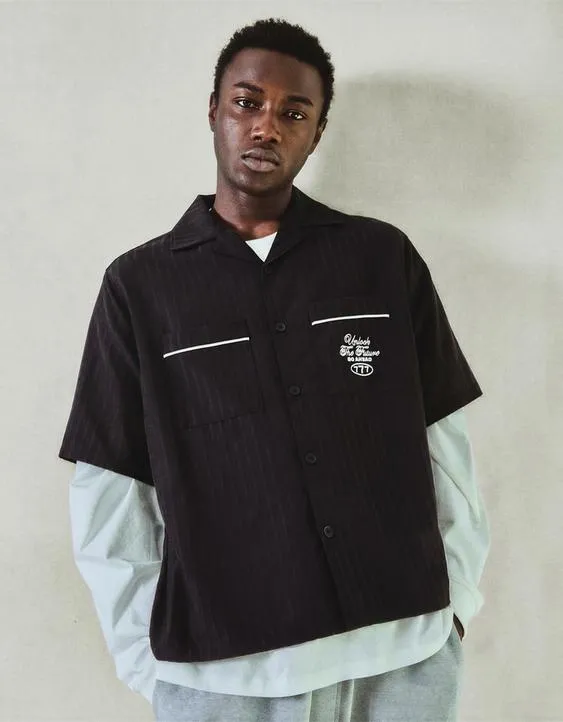 Рубашка геометрического кроя с короткими рукавами и вышивкой- Заказать в России