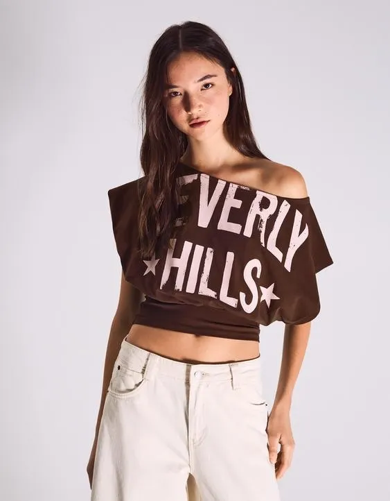 Футболка асимметричного кроя с короткими рукавами и принтом- Заказать в России