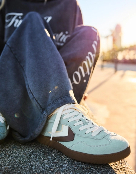 Bershka Ретро кроссовки купить с доставкой.