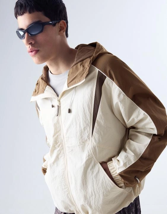 Bershka Куртка из высокотехнологичной ткани с капюшоном