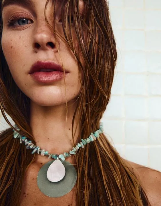 Ожерелье из перламутра и камня- Заказать в России