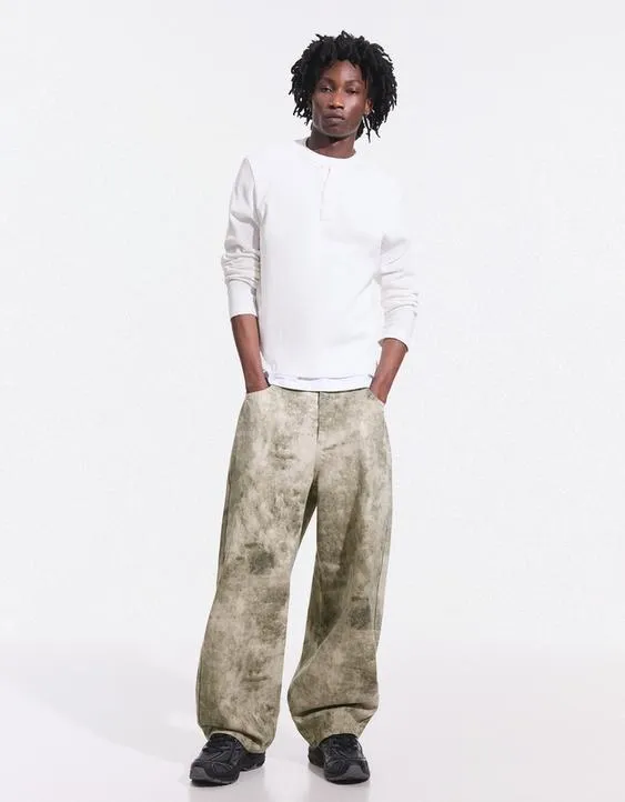 Брюки объемного свободного кроя с принтом- Заказать в России