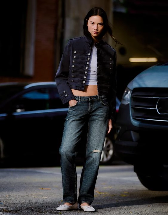 Bershka Джинсы прямого кроя с низкой посадкой и разрезами купить с доставкой.