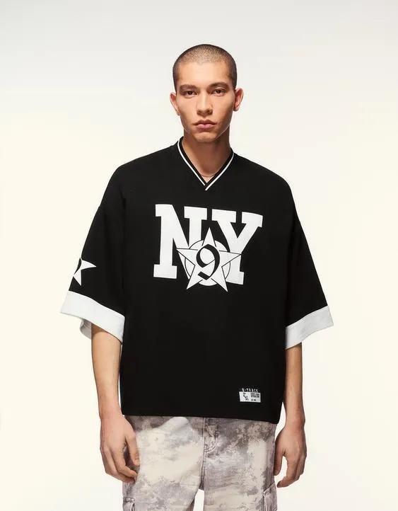 Спортивная футболка с короткими рукавами и принтом