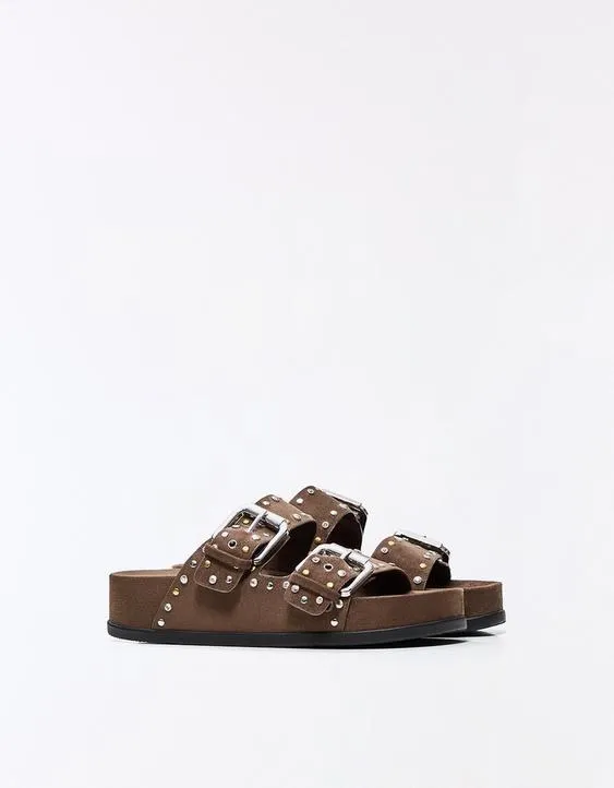 Сандалии с пряжками