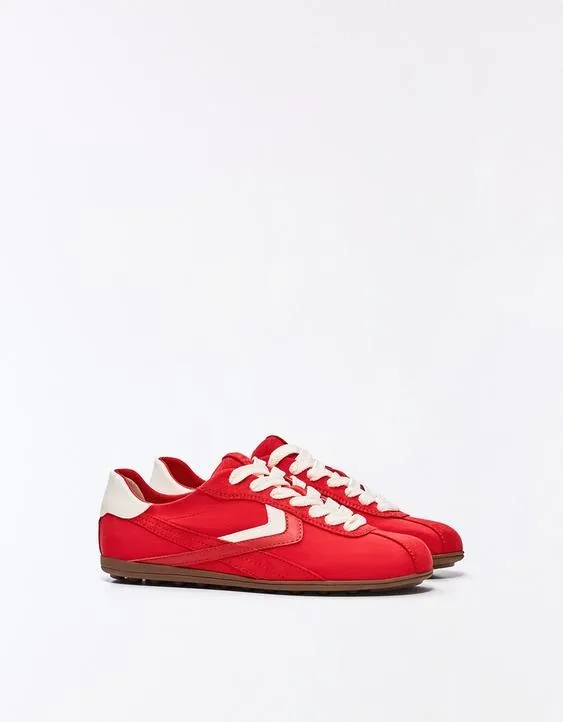 Тонкие туфли на плоской подошве