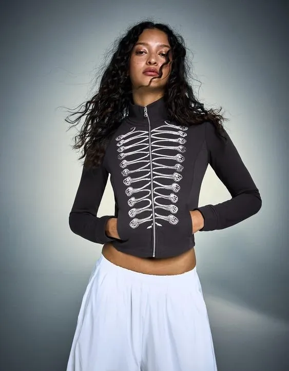 Приталенная куртка с графическим принтом- Заказать в России