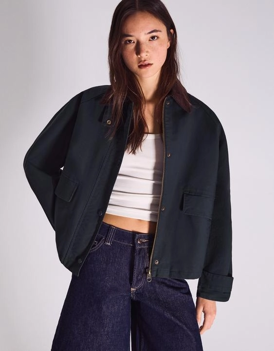 Bershka Вельветовая куртка с прорезиненным покрытием