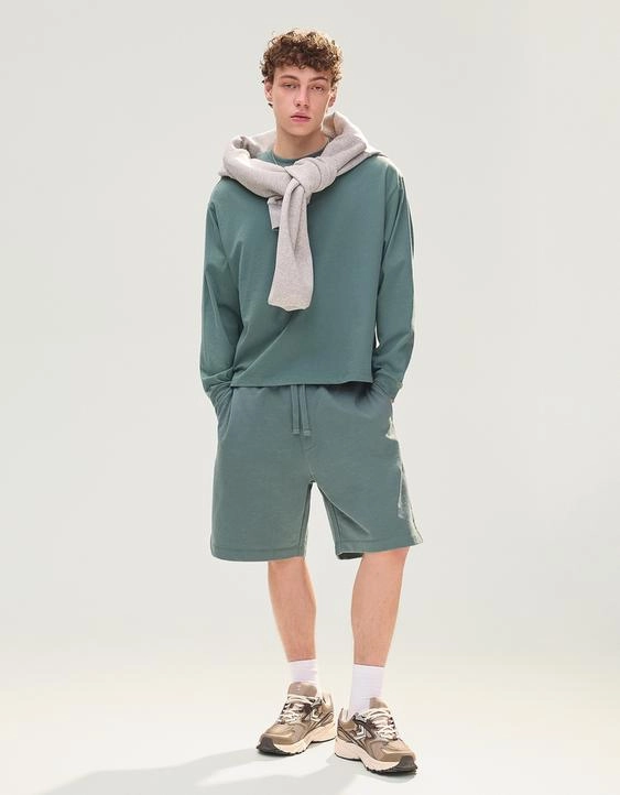 Bershka Базовые шорты-бермуды из мягкой ткани купить с доставкой.