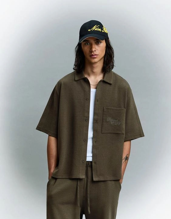 Bershka Рубашка из рифленой ткани с короткими рукавами