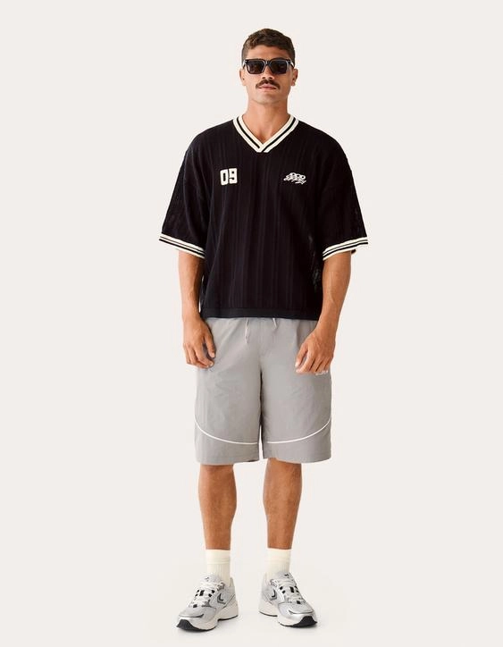 Bershka Шорты-бермуды из высокотехнологичной ткани в скейтерском стиле