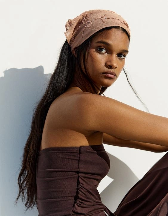 Бандана с вышивкой из меха- Заказать в России