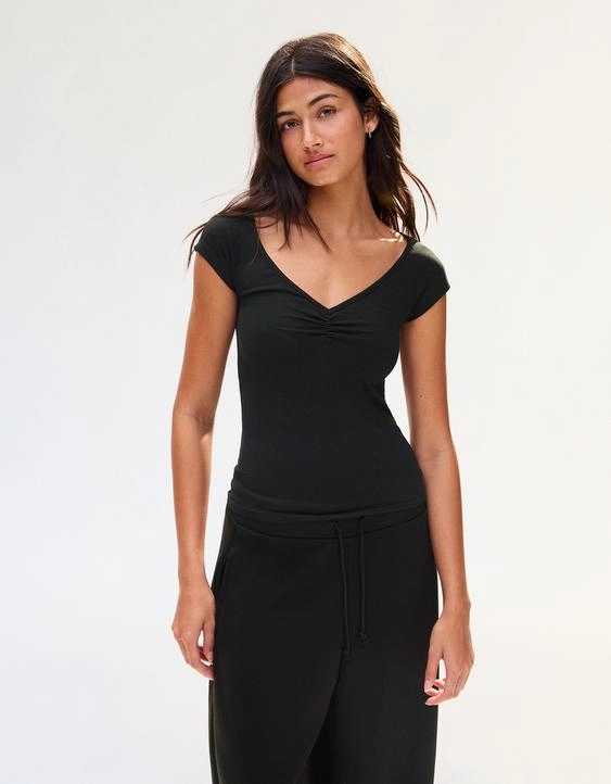 Bershka Футболка с короткими рукавами и сборками купить с доставкой.