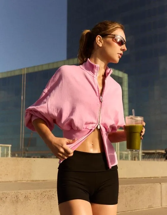 Bershka Куртка с эффектом потертости и поясом