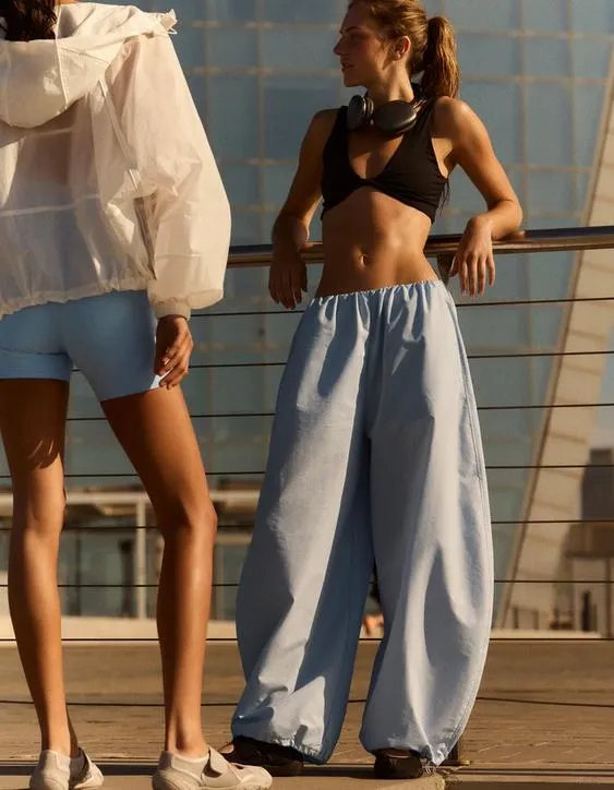 Bershka Брюки-парашюты из высокотехнологичного материала