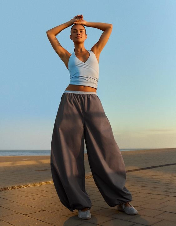 Bershka Брюки-парашюты из высокотехнологичного материала