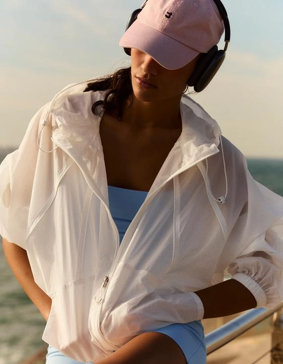 Bershka Куртка из нейлона с капюшоном