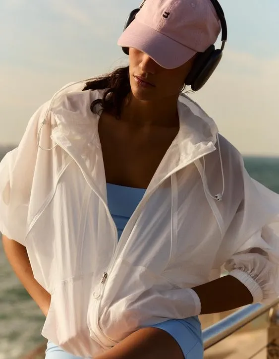 Куртка из нейлона с капюшоном