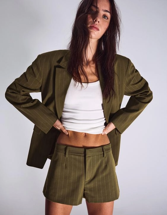 Bershka Мини-шорты со шлевками