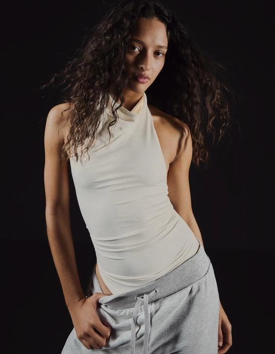 Bershka Боди с горловиной халтер