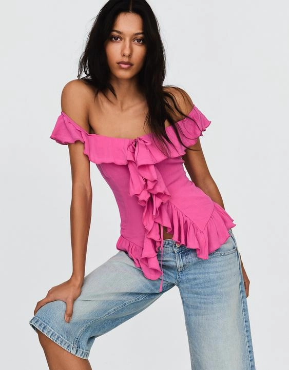 Bershka Топ с открытыми плечами и воланами
