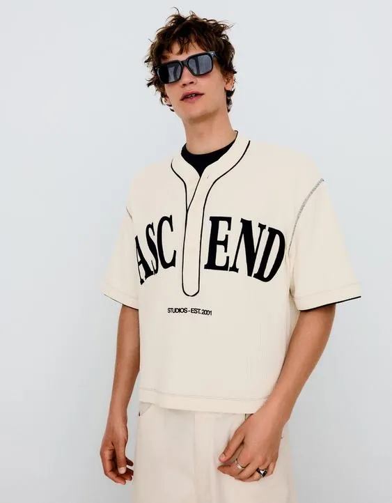 Футболка с принтом и рифленой текстурой- Заказать в России