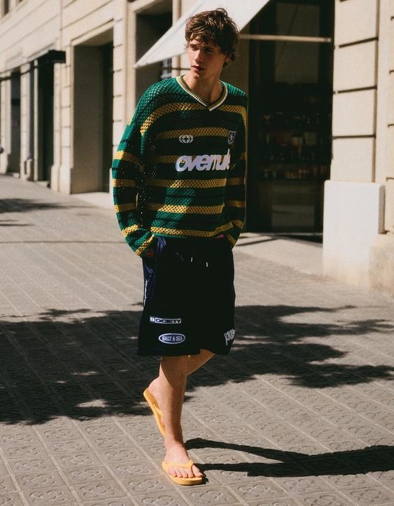 Bershka Шорты-бермуды из сетчатой ткани с нашивками купить с доставкой.