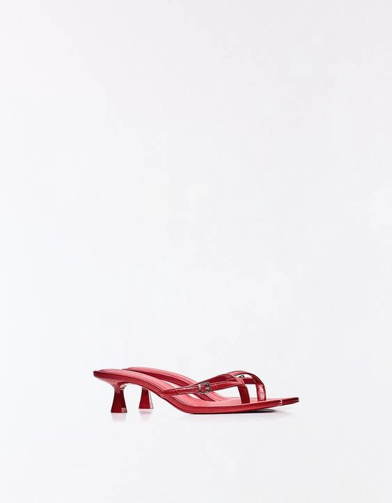 Bershka Босоножки на каблуке с пряжкой