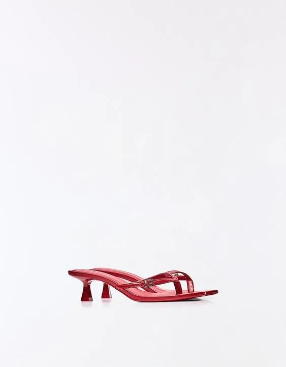 Босоножки на каблуке с пряжкой- Заказать в России