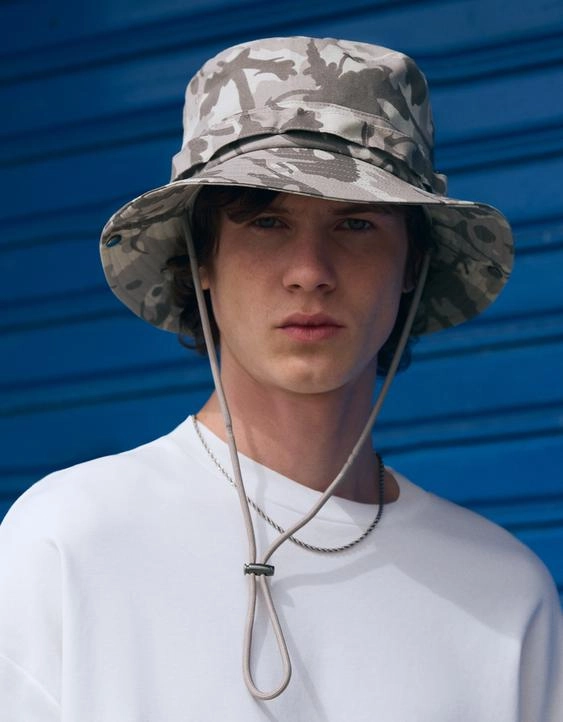 Bershka Панама с принтом