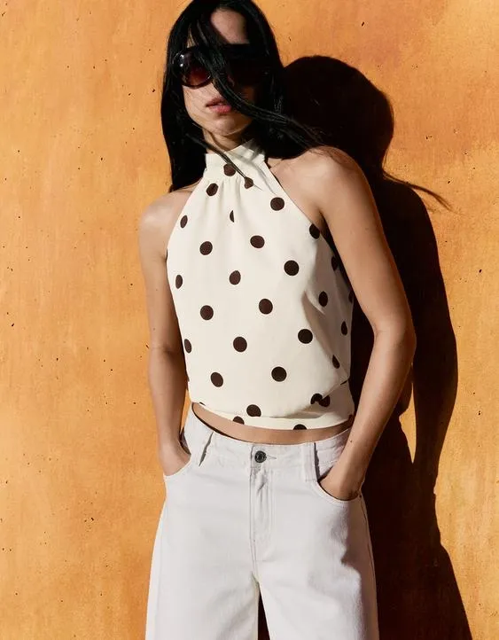 Топ с горловиной халтер