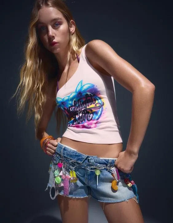 Топ асимметричного кроя с принтом Zara Larsson
