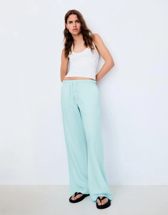 Bershka Брюки из смесового льна с эластичным поясом купить с доставкой.