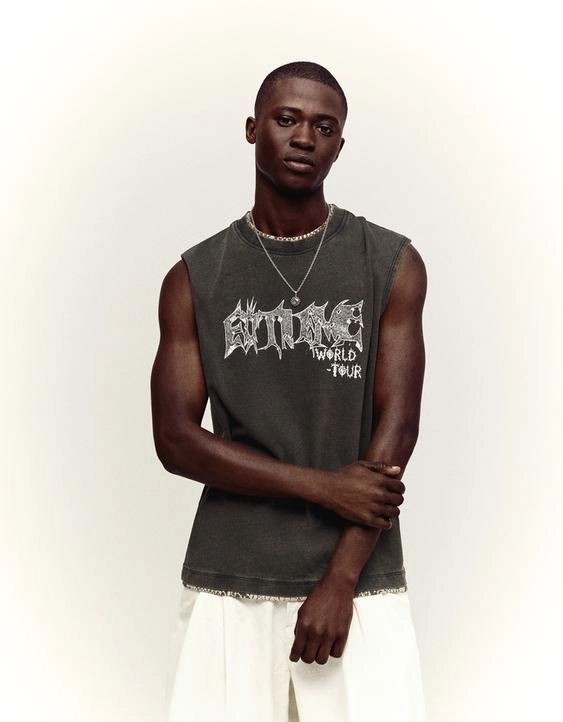 Bershka Футболка в утилитарном стиле с эффектом потертости и принтом купить с доставкой.
