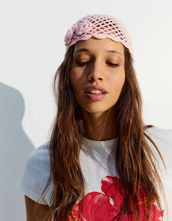 Bershka Шапка-бини с цветочным принтом