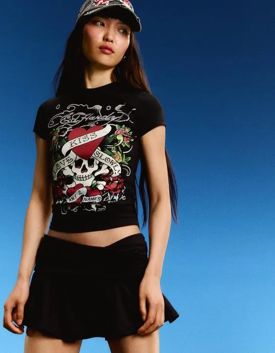 Футболка с короткими рукавами и принтом Ed Hardy X Bershka- Заказать в России