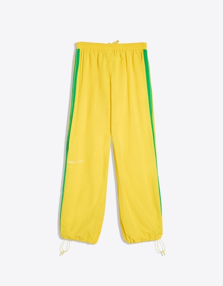 Bershka Брюки-парашюты из высокотехнологичного материала BRASIL FIFA WORLD CUP™ купить с доставкой.
