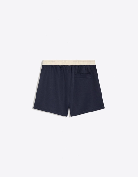 Bershka Короткие шорты с нашивкой купить с доставкой.