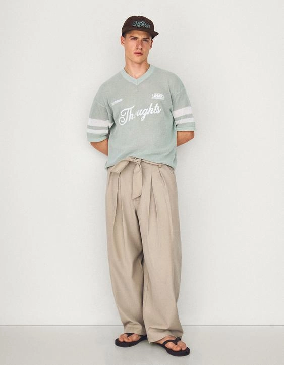 Bershka Брюки BARREL с защипами и поясом