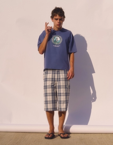 Bershka Шорты-бермуды в стиле скейтер VOLCOM