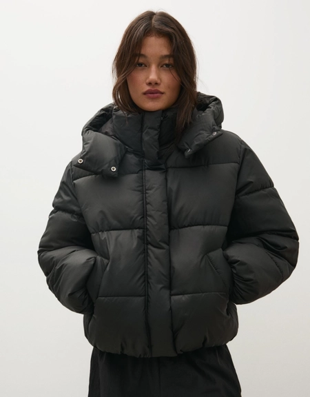 Bershka Стеганая куртка оверсайз с капюшоном