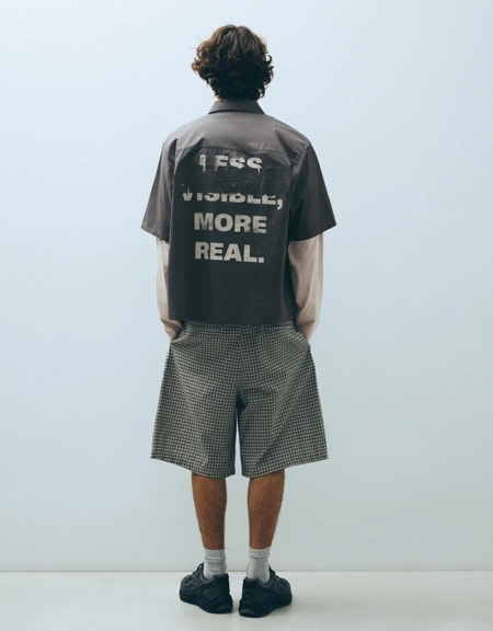 Рубашка с двойными рукавами и принтом на спине