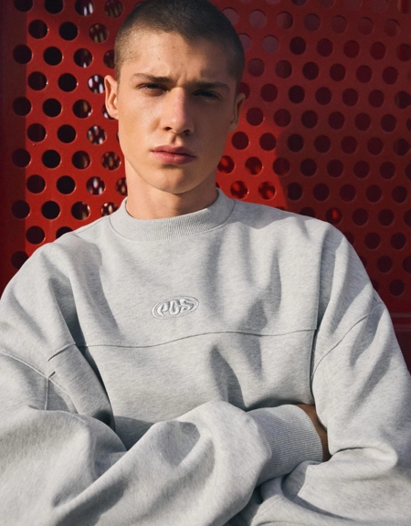 Bershka Толстовка с круглым вырезом и нашивкой купить с доставкой.