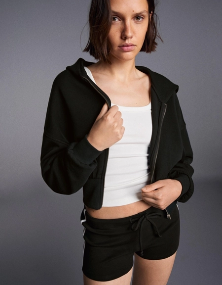 Bershka Худи с молнией и поясом-кушаком купить с доставкой.