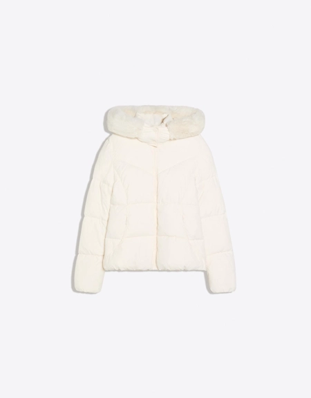 Bershka Стеганая куртка с капюшоном с мехом