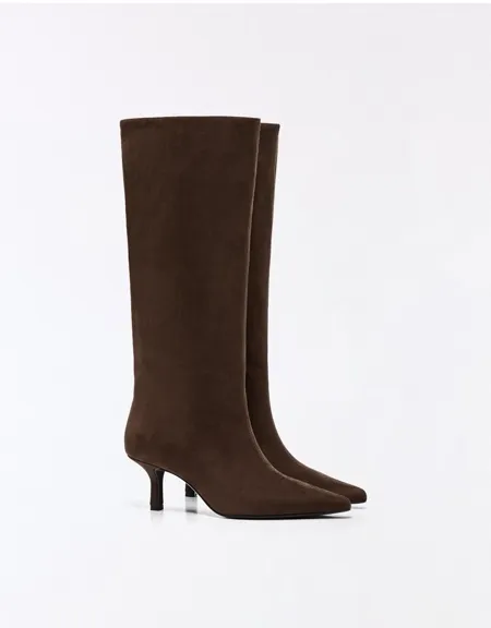 Kitten heel boots