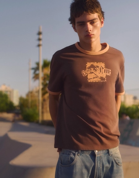 Bershka Футболка-рингер с принтом VOLCOM купить с доставкой.