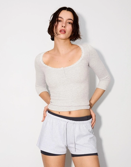 Bershka Футболка с длинными рукавами, V-образным вырезом и кружевом