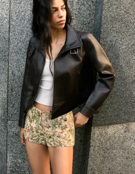 Bershka Мини-шорты из жаккарда с пуговицами